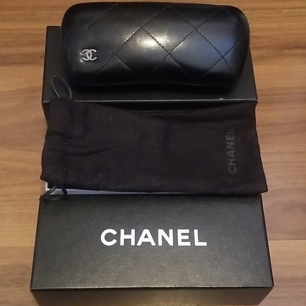 💯 Authentic 💯Chanel glasses case